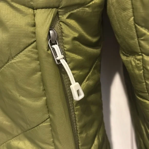 Patagonia Women's Green Puffer Jacket - Picture 4 of 7